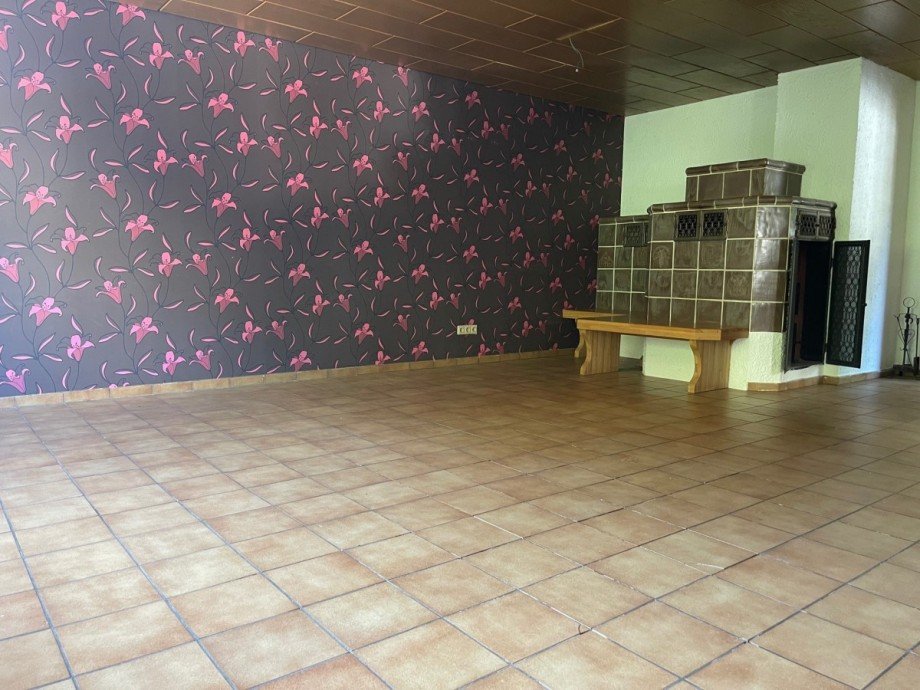 Wohnzimmer 1 mit Kachelofen Einfamilienhaus Runkel