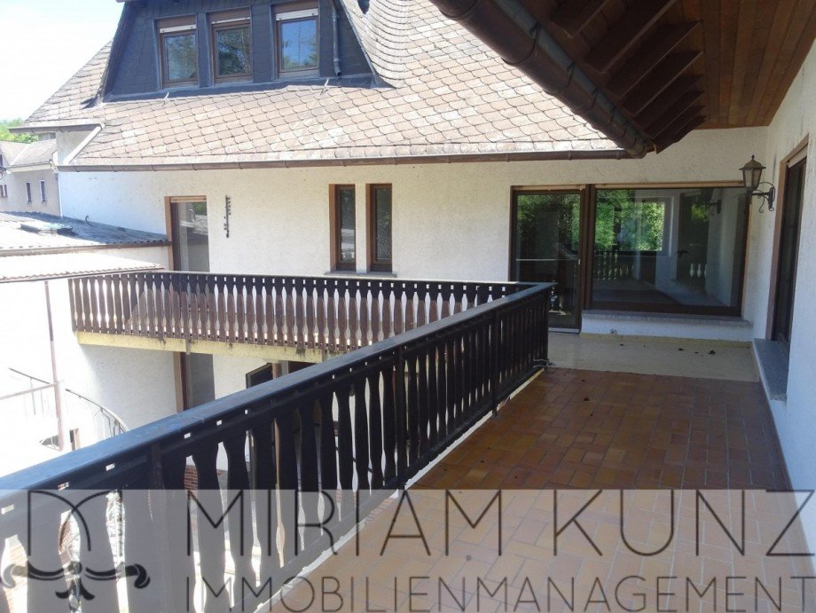 umlaufender Balkon Ri. Westen Einfamilienhaus Runkel