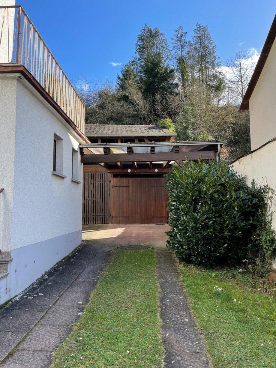 Einfahrt zum Hof Einfamilienhaus Villmar