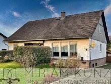 Frontansicht Leider verkauft! Familien-Fertig-Haus! Weilburg-Ahausen: Garten, Garage, Platz & Ruhe