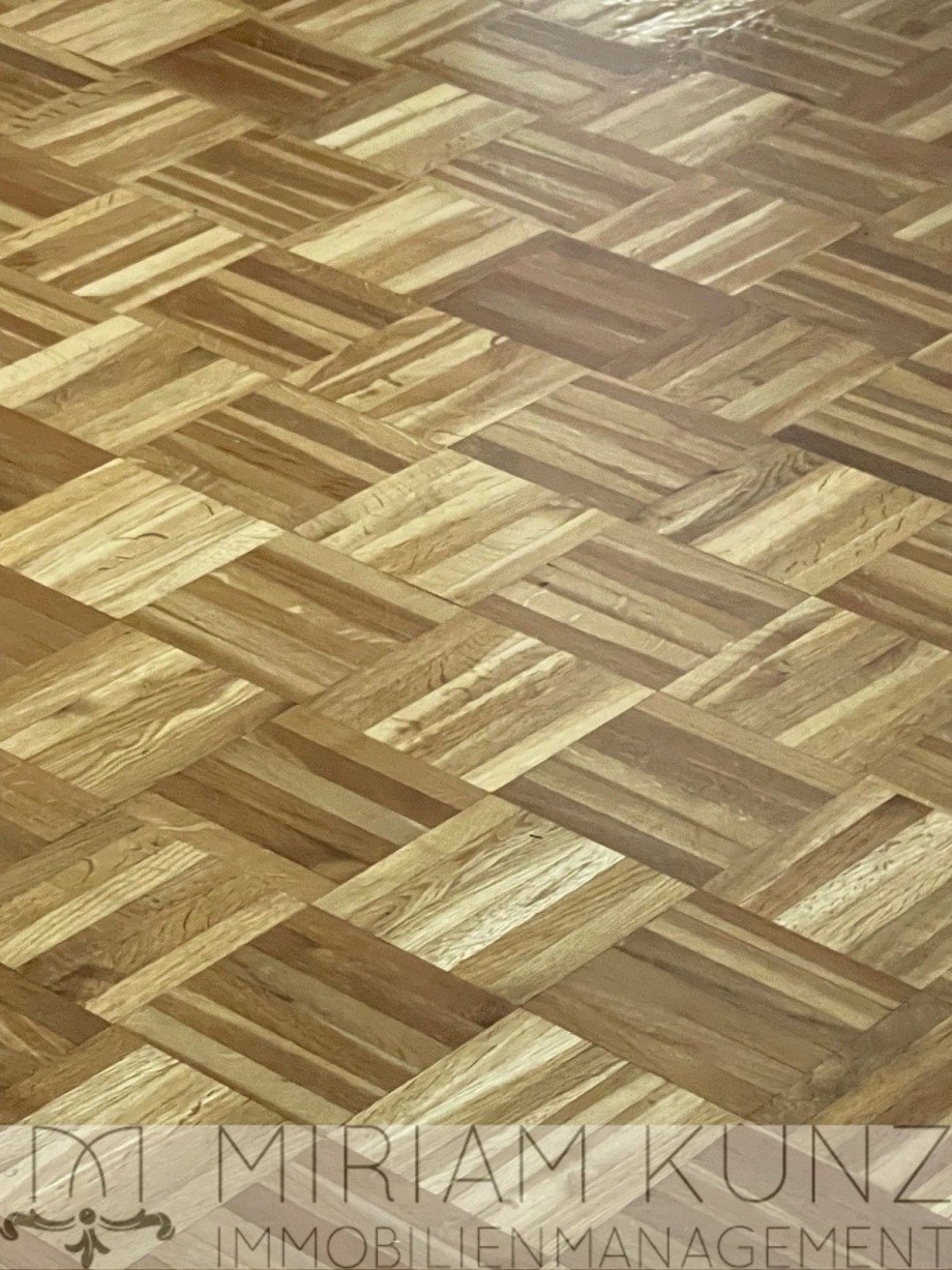 Parkett im 1. OG Mehrfamilienhaus Weilburg