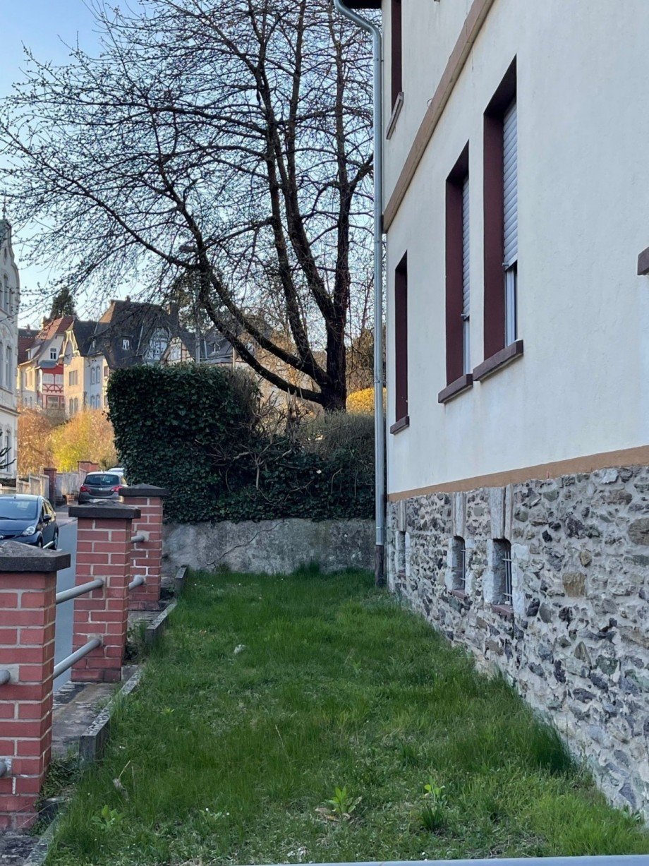 Vor dem Haus Mehrfamilienhaus Weilburg