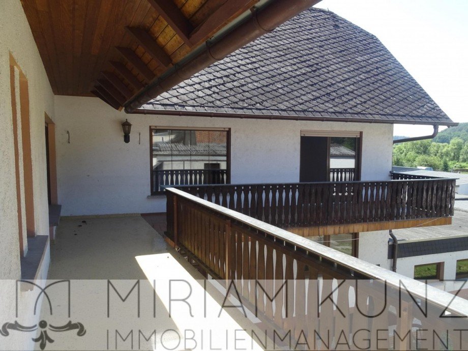 umlaufender Balkon Ri. Osten Einfamilienhaus Runkel