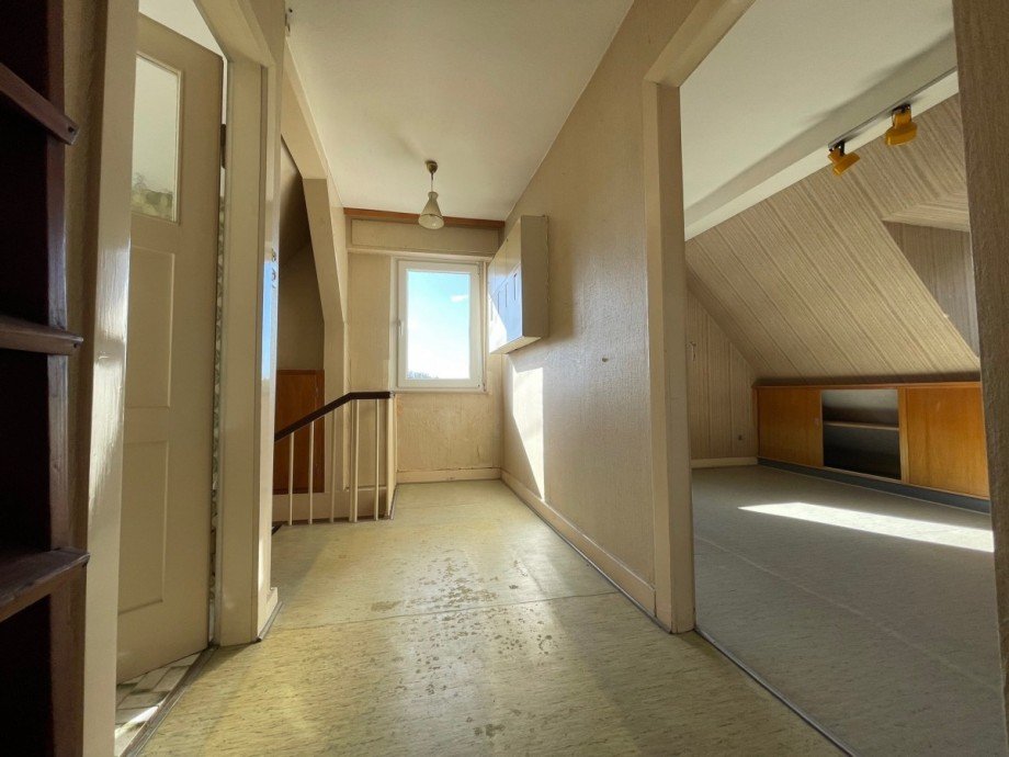 Blick ins Ankleidezimmer Einfamilienhaus Villmar